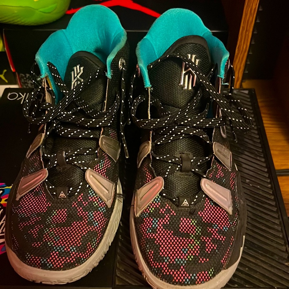 Kyrie basketball shoes good condition used